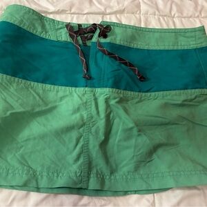 Patagonia Shorts Women 8 Green Blue Stretch Wavefarer Color Block Swim Trunks